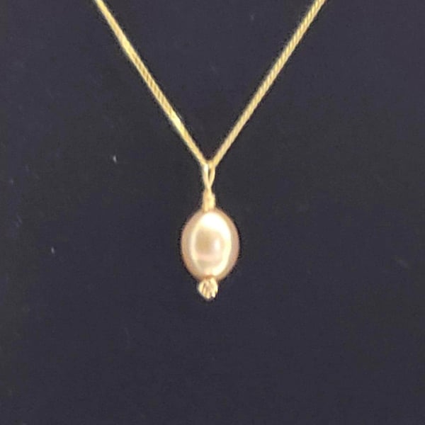 Solid Gold chain and Champagne Gold Freshwater Pearl-Top rated Lustre on every s