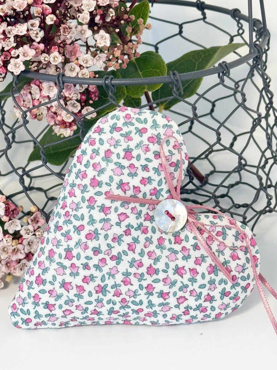 LITTLE BUDS FLORAL HEART - Liberty fabric, pink flowers