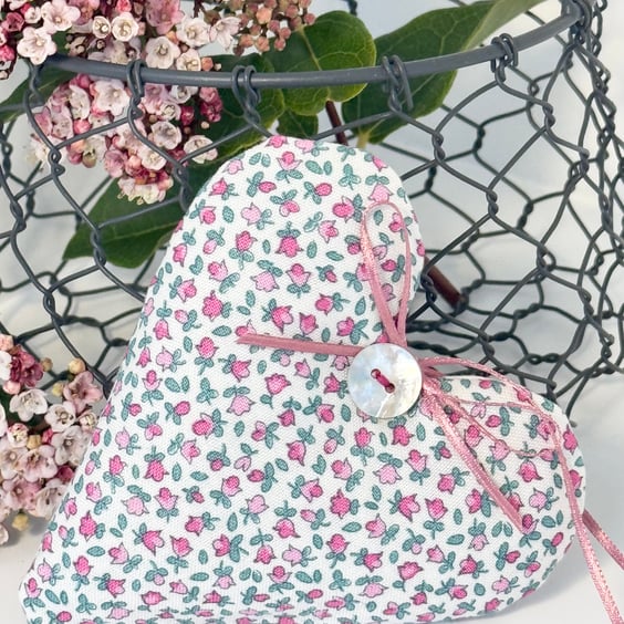 LITTLE BUDS FLORAL HEART - Liberty fabric, pink flowers