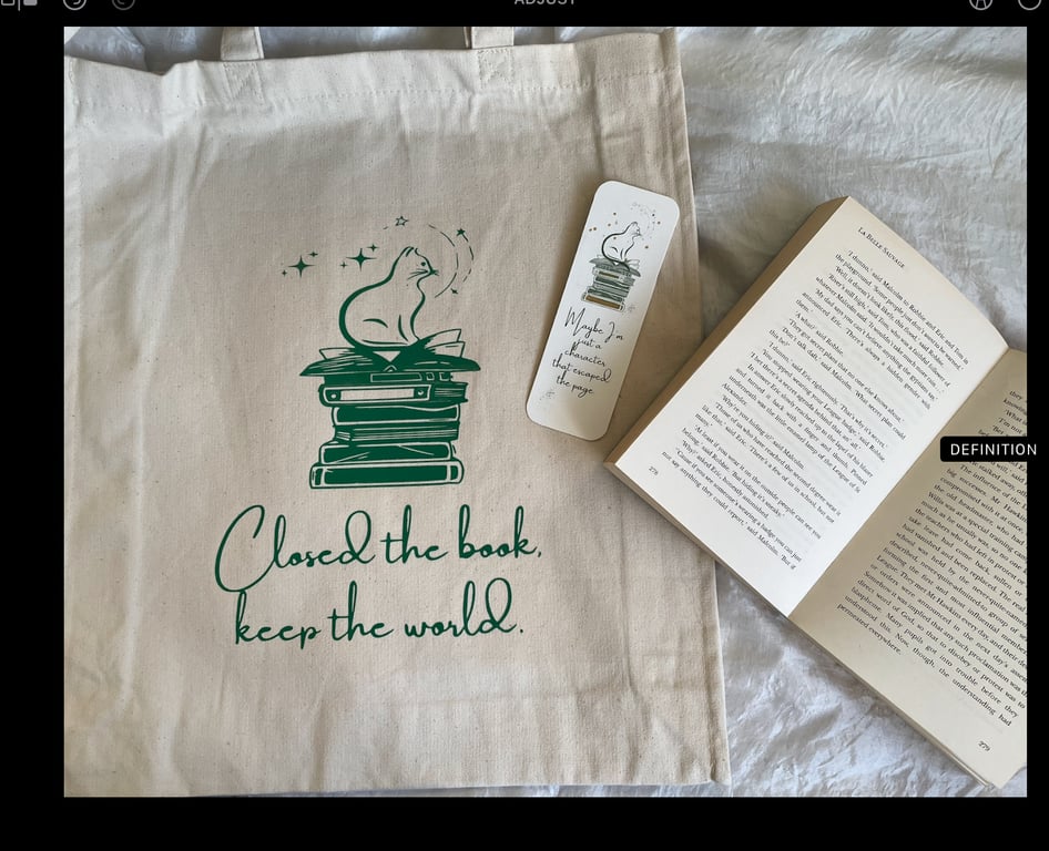 Cat and books Tote Bag