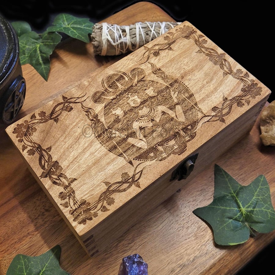 Hecate Box Engraved Pagan Decoration Tarot Wicca Witchcraft Crystals 18x10x6.5cm