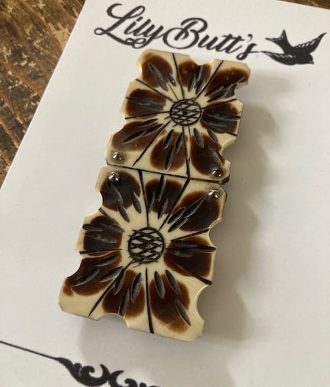 Vintage Flower Buckle - Cream & Brown