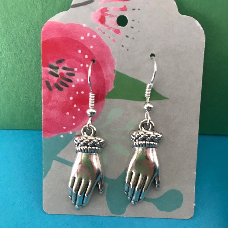 Two pairs of Mexican vibe earringsmagic hands mexican hearts Frida earrings blee