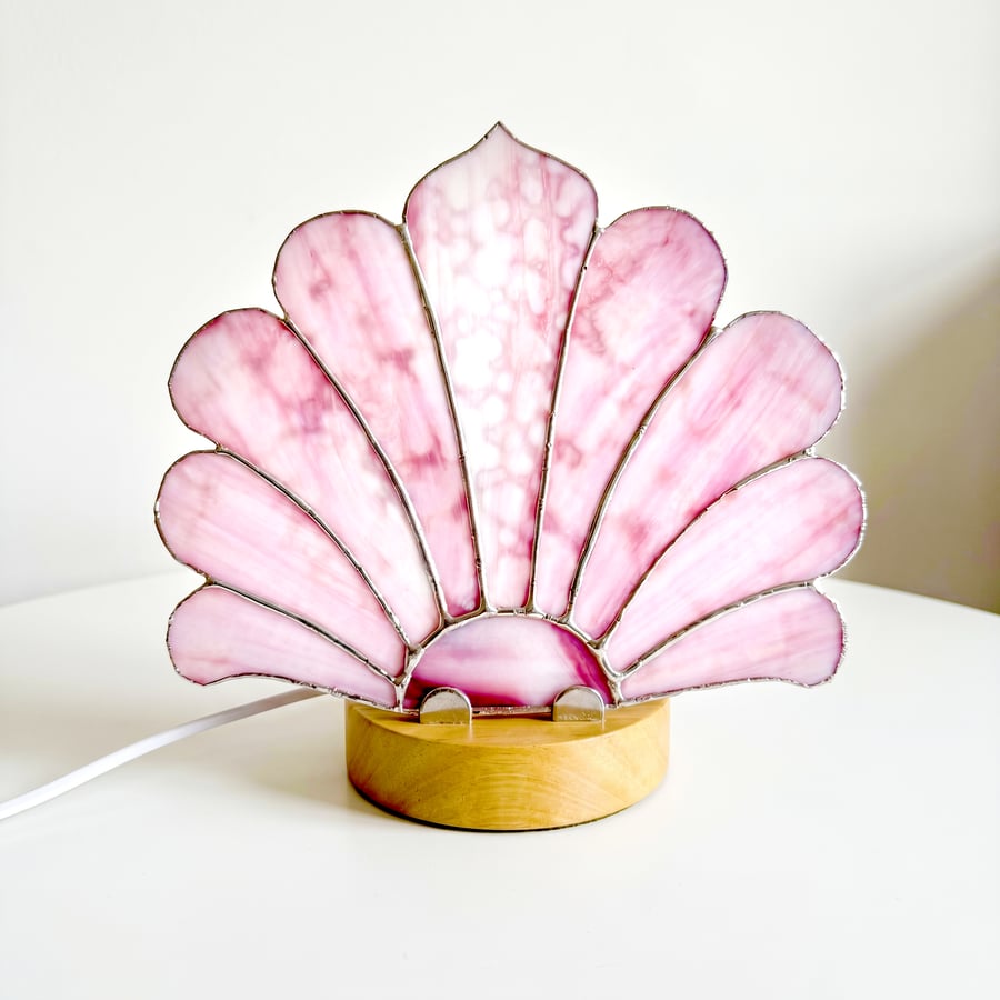 Pink Ring Mottle Stained Glass Fan Lamp on a solid wood base