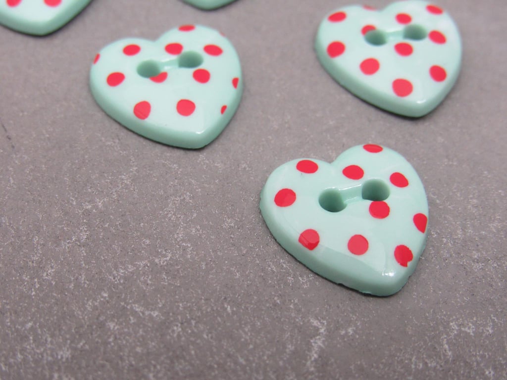 10 Pastel Green Spotty Heart Buttons