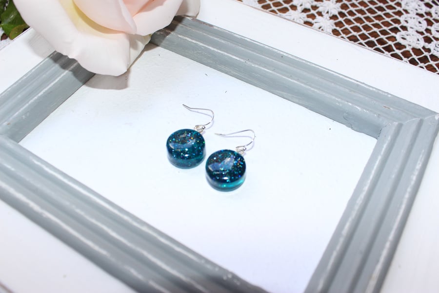 Glitter! Bling! More is more! 