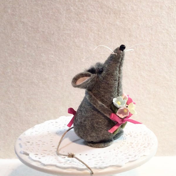 Little Grey Felt Mouse with Pretty Bouquet, Handmade Home Decor, Gift