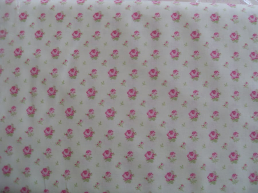 FQ 'Sausalito Cottage' 100% cotton quilting fabric from Lakehouse Fabrics.