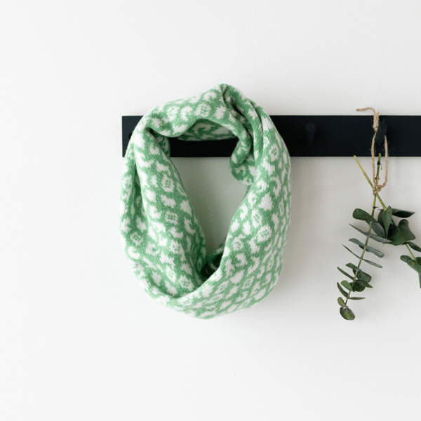 Leopard knitted cowl - springtime green and white