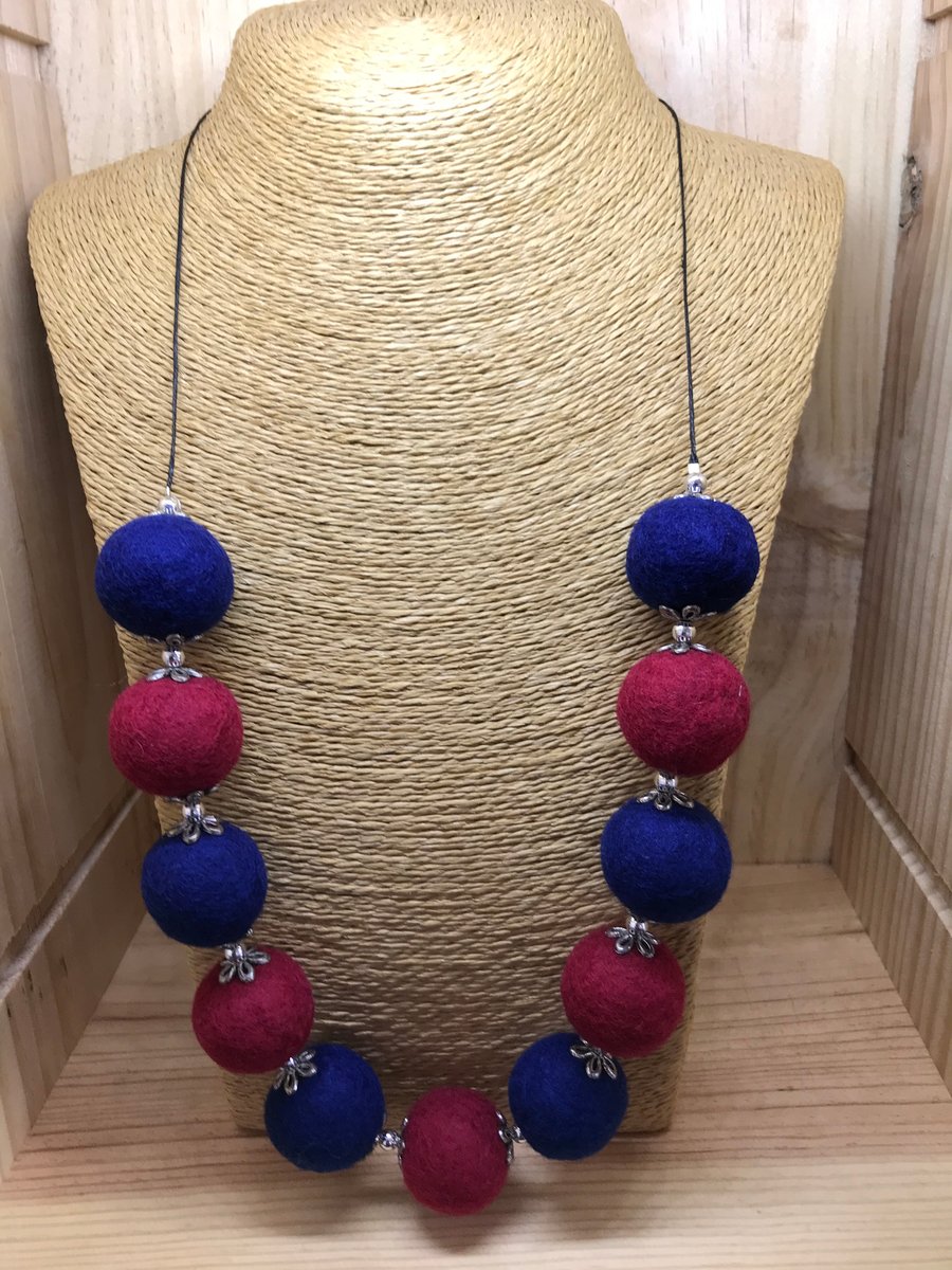  Felt Necklace. (297)
