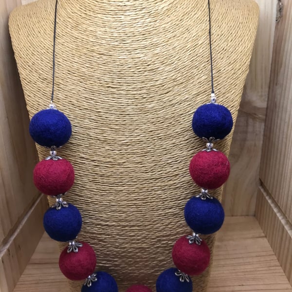  Felt Necklace. (297)