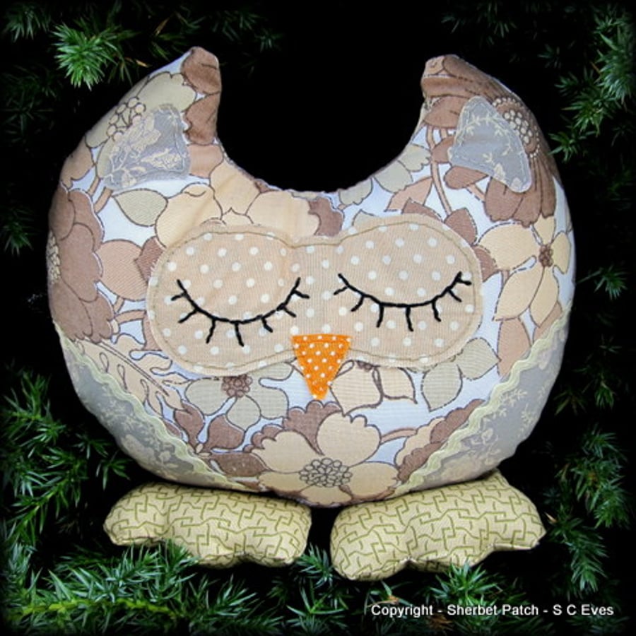 Snoozy Owl doorstop, Eliza.  Bookend.