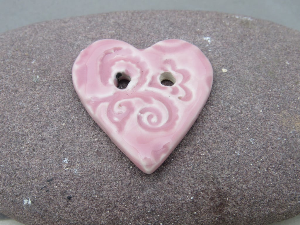 Medium Shell Pink Brocade Texture Heart Shaped Ceramic Button