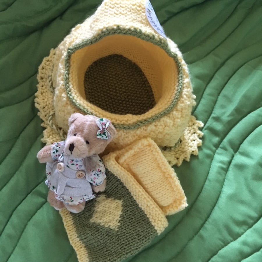Pocket Ted in a Bed - Lemon and Green