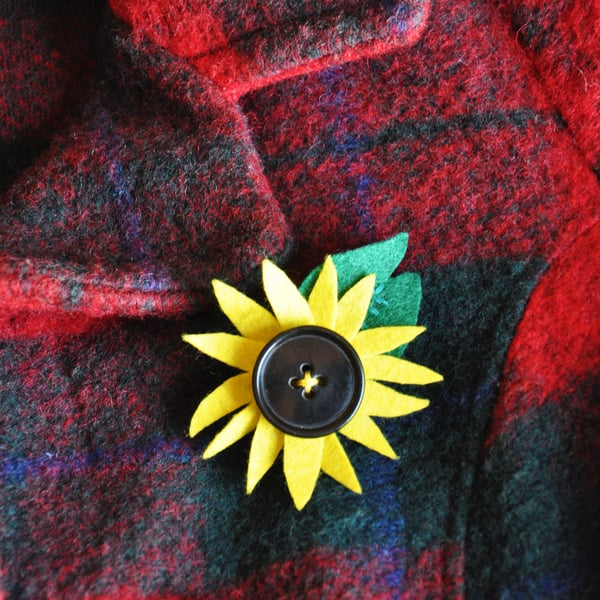 Sunflower brooch, Yellow green flower, Felt brooch, Quirky brooch, Small gift