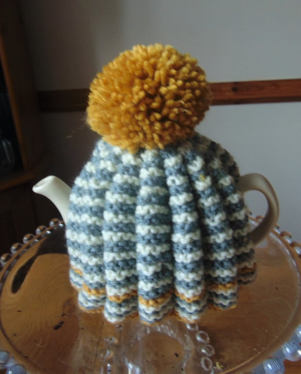  Small Retro Tea Cosy