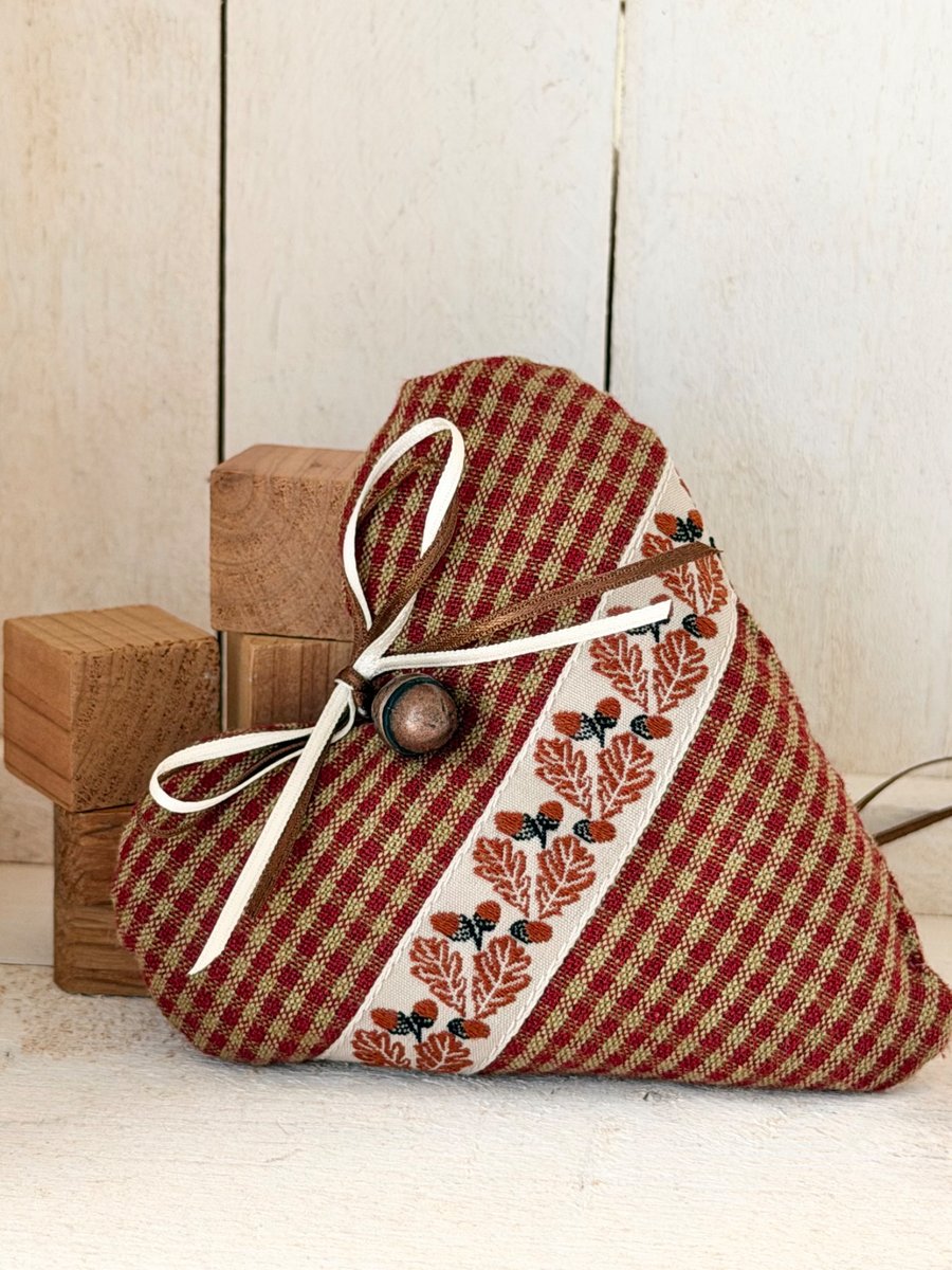 AUTUMN ACORN HEART - checked cotton with lavender