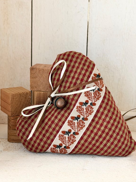AUTUMN ACORN HEART - checked cotton with lavender