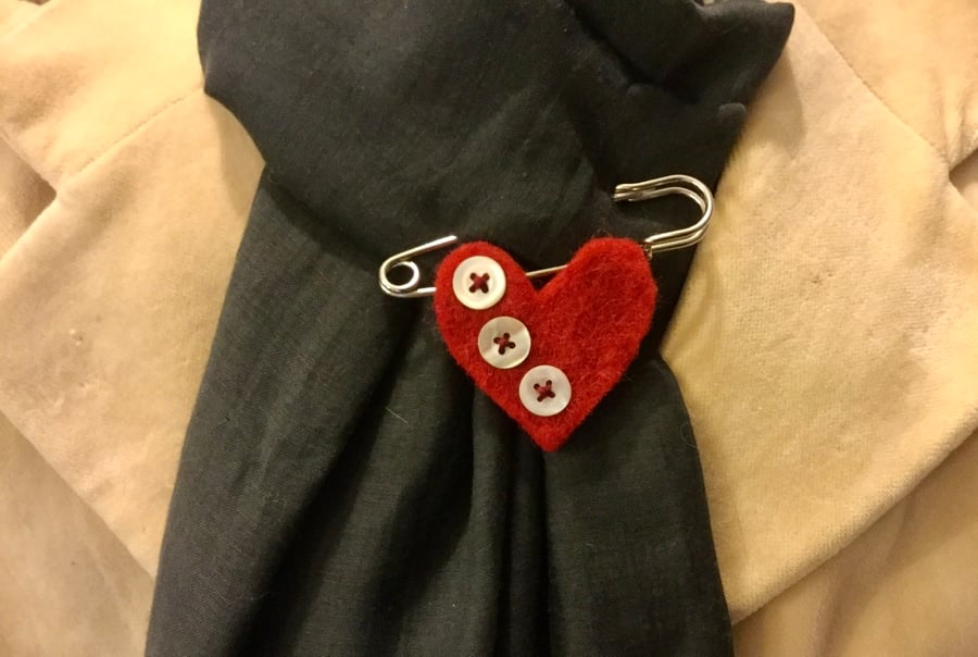 Scarf Pin Brooch Heart design with buttons Seconds Sunday