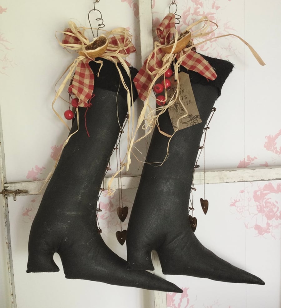 Primitive Witch’s Boot