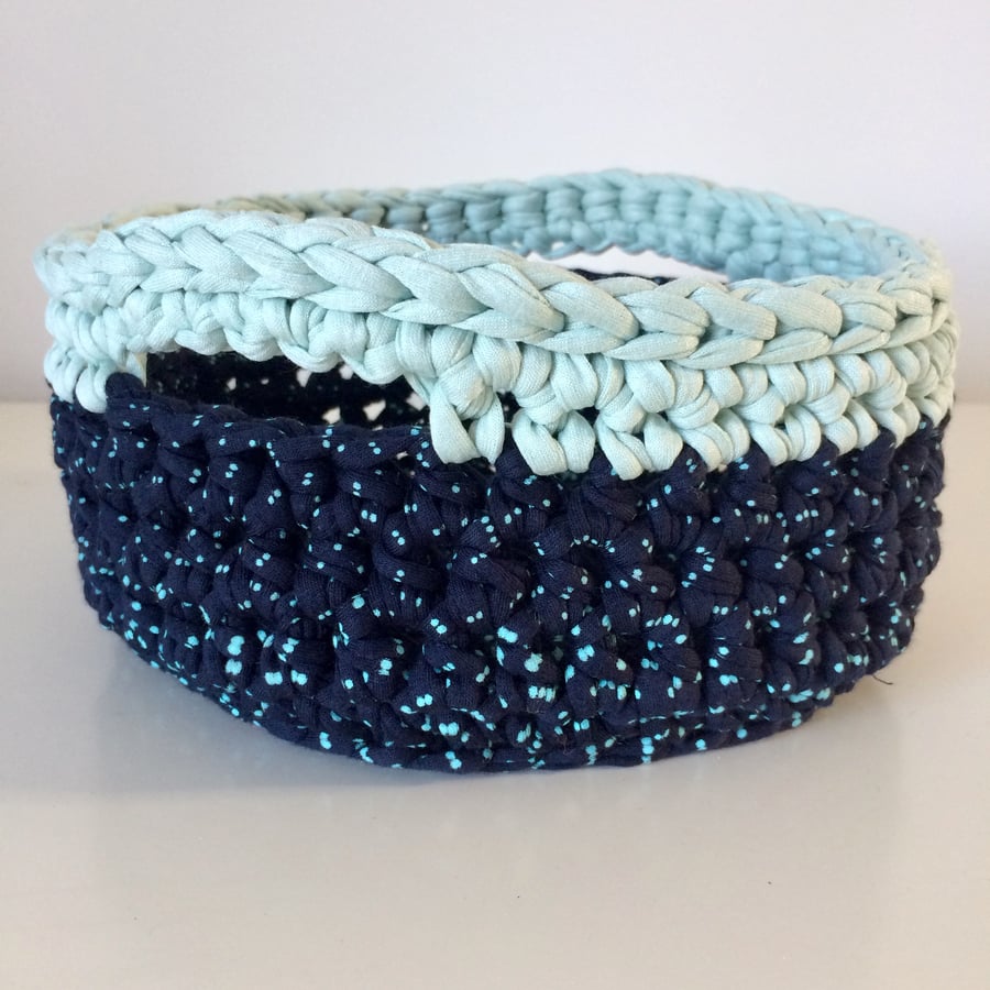 Crochet basket - blue dots  