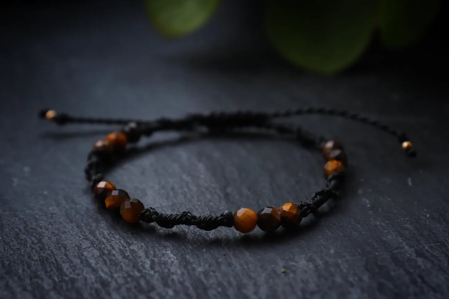 Women's bracelet with Tiger eye adjustable macrame 