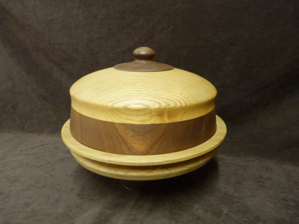 LIDDED CHEESE BOARD