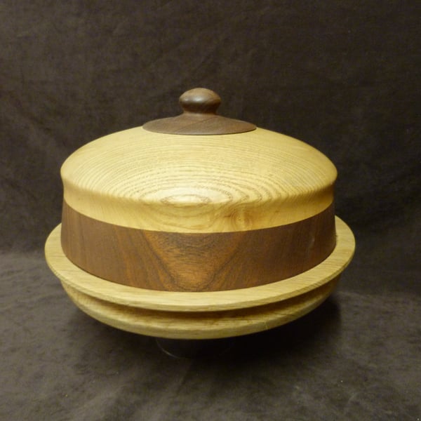 LIDDED CHEESE BOARD