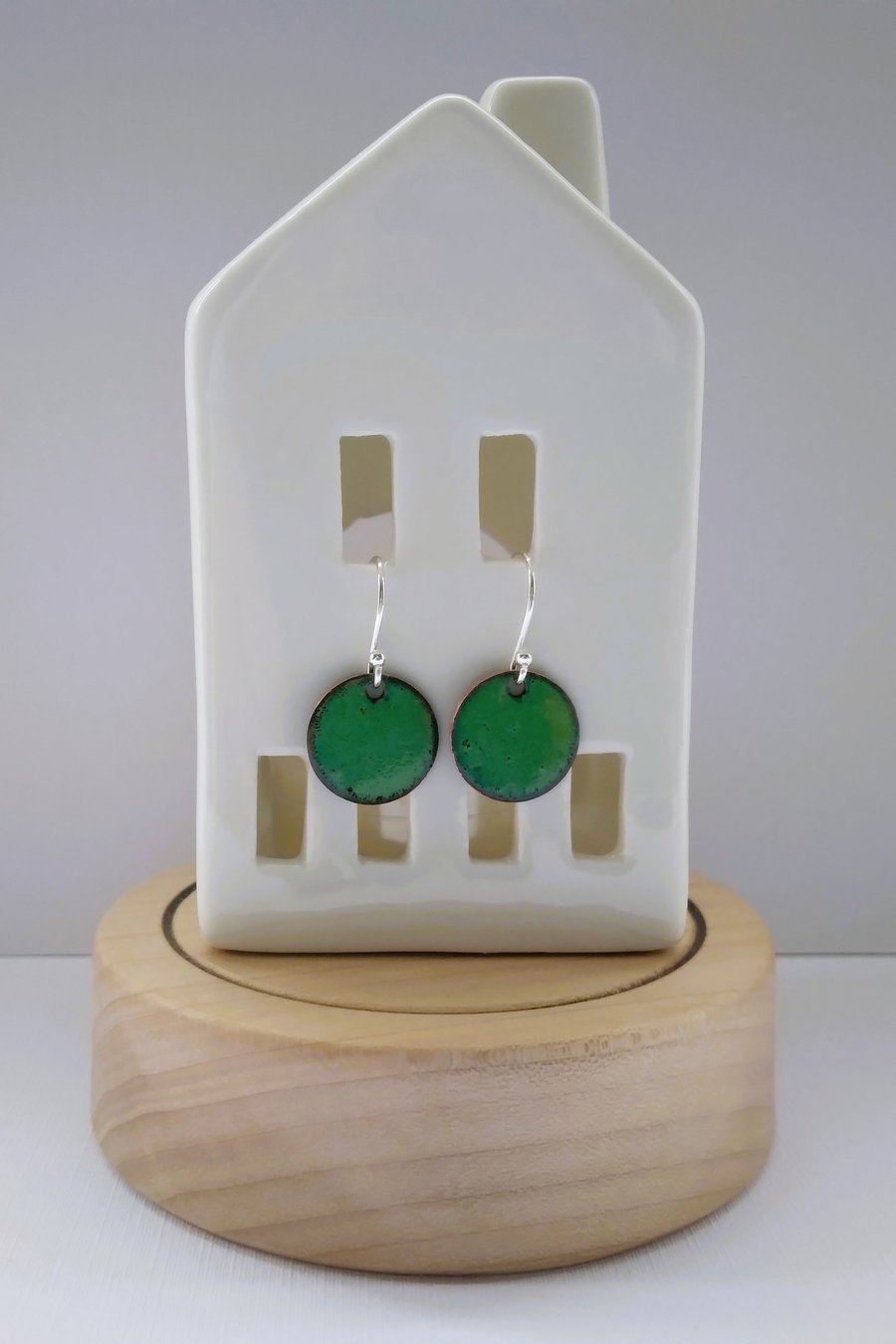 Round green earrings in enamelled copper 282