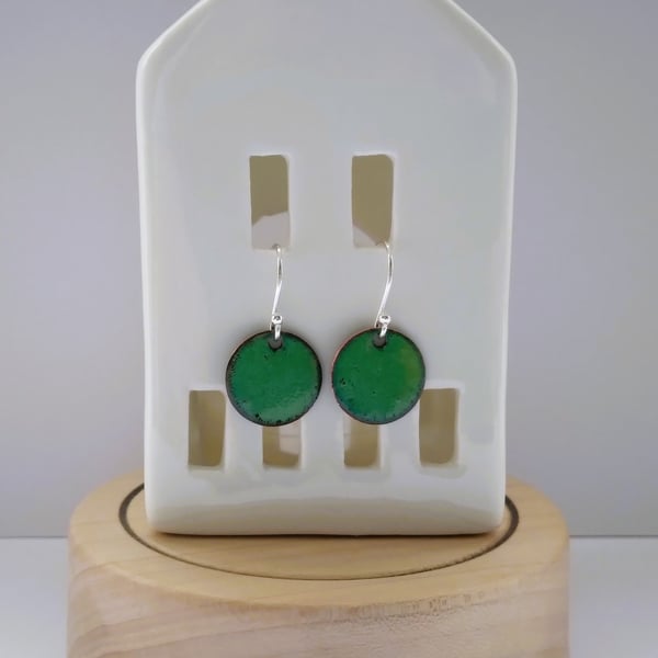 Round green earrings in enamelled copper 282