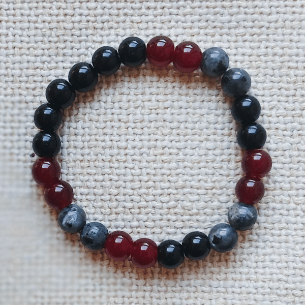 Ladies Black Onyx and Red Jasper Elastic Bead Bracelet