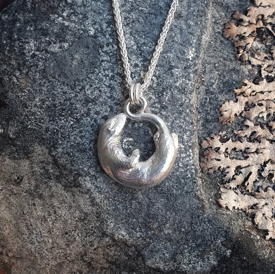 Otter Round Necklace