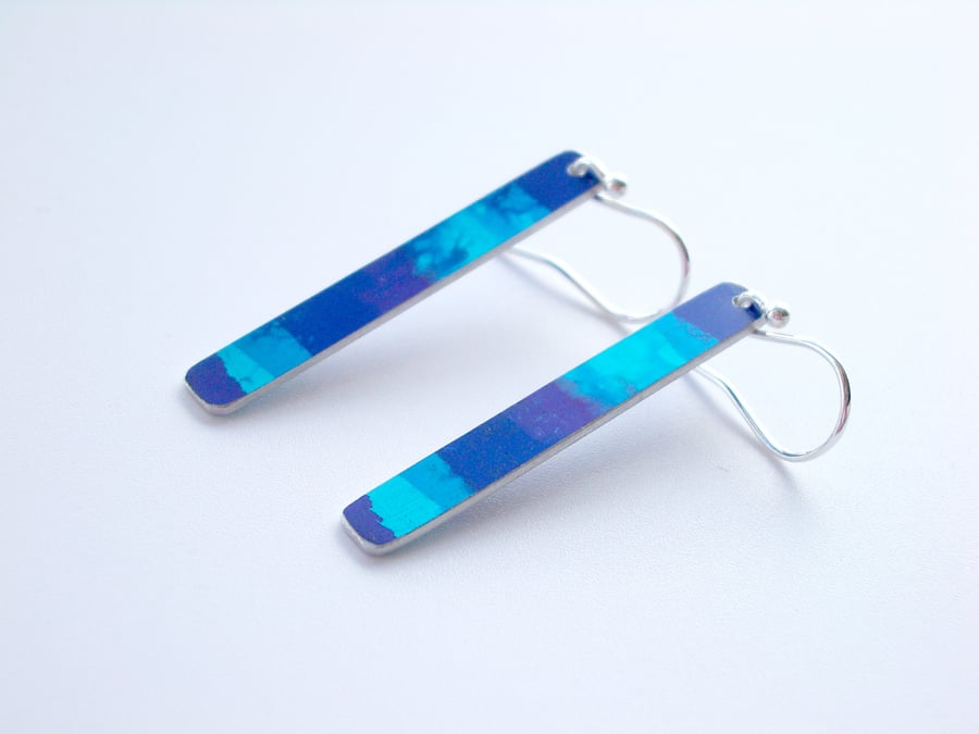 Striped rectangle dangly earrings in blue