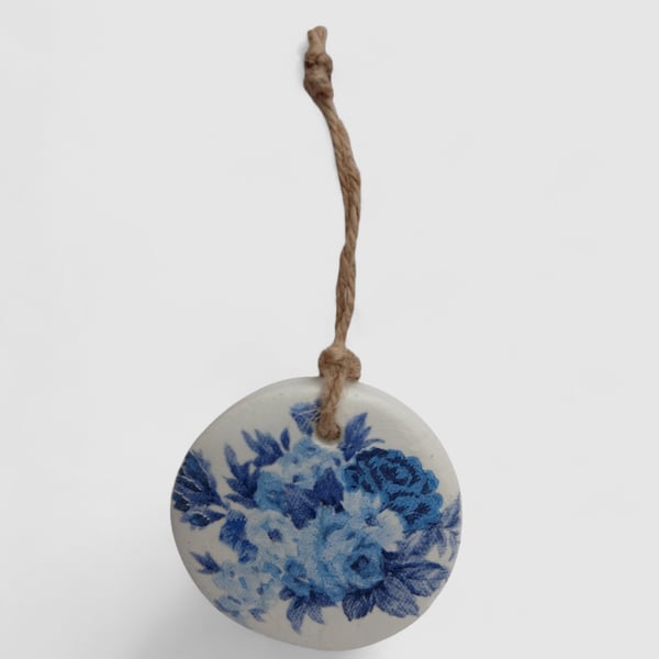 Blue Vintage Rose Style Round Clay Hanging Aromatherapy Diffuser