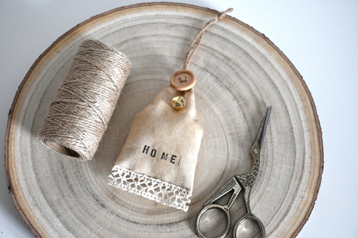 Primitive home hanger decoration