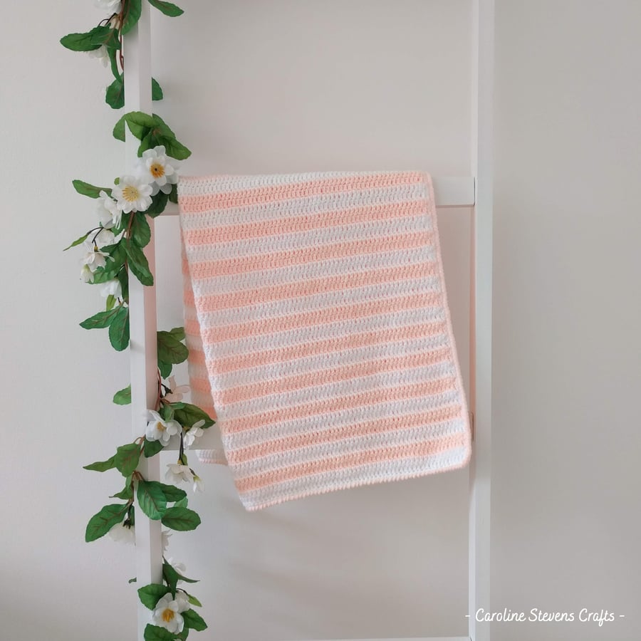 Crochet baby blanket - Peach and white