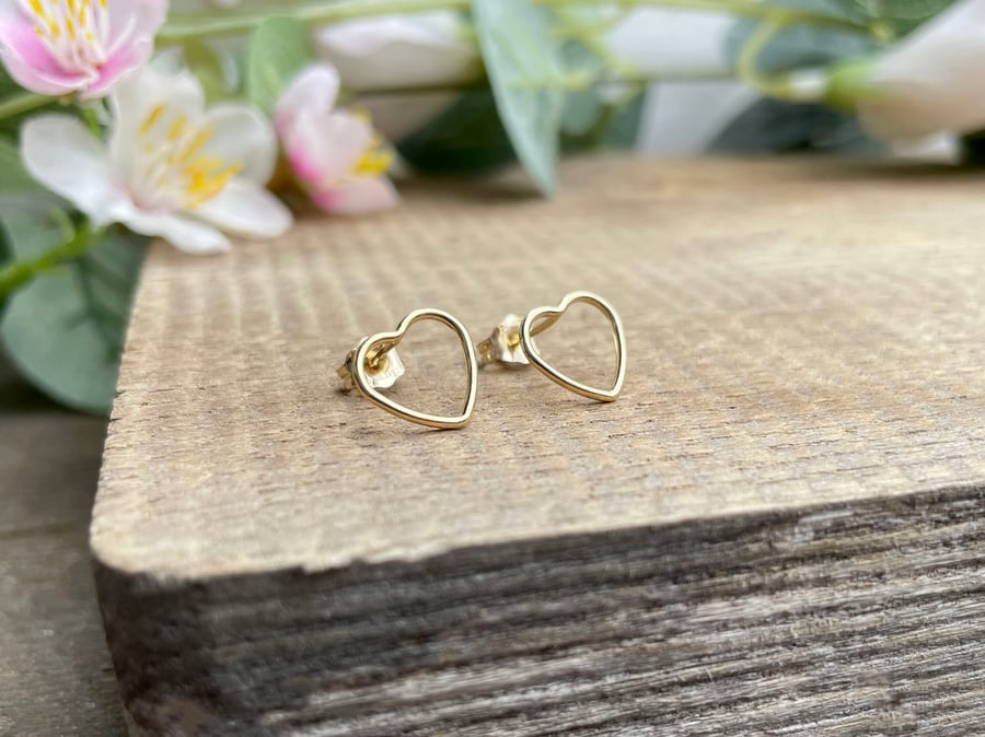 NEW Gold Open Heart Stud Earrings