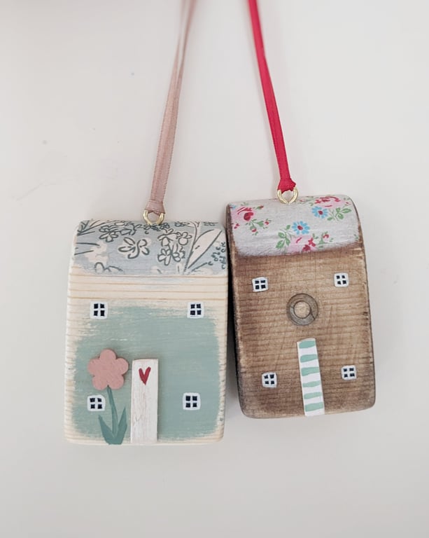 Set of 2 Wooden Floral House Hanging Decorations
