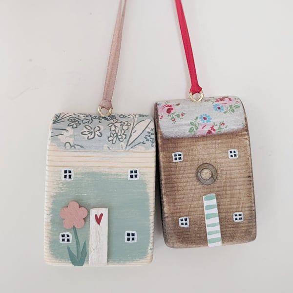 Set of 2 Wooden Floral House Hanging Decorations