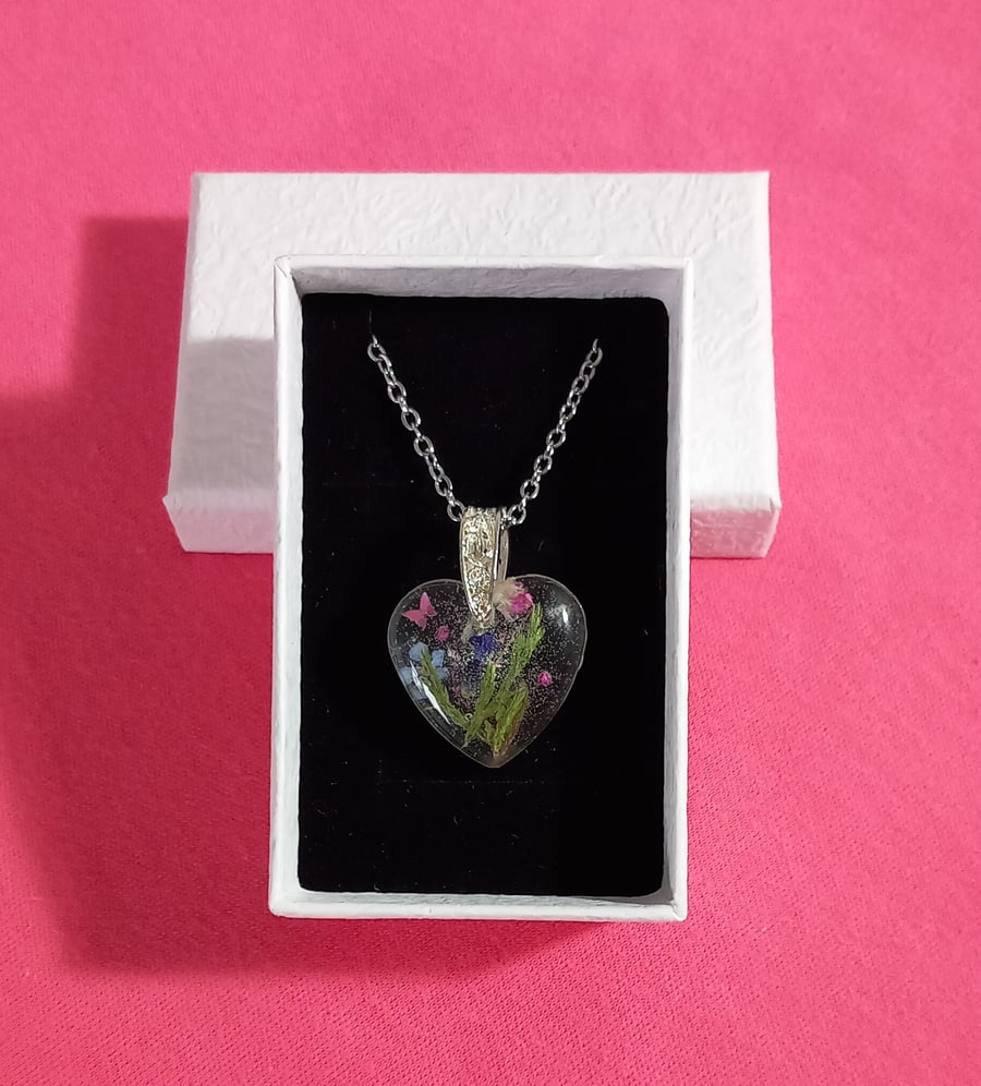 Dried flower Heart resin necklace, Tiny flower pendant