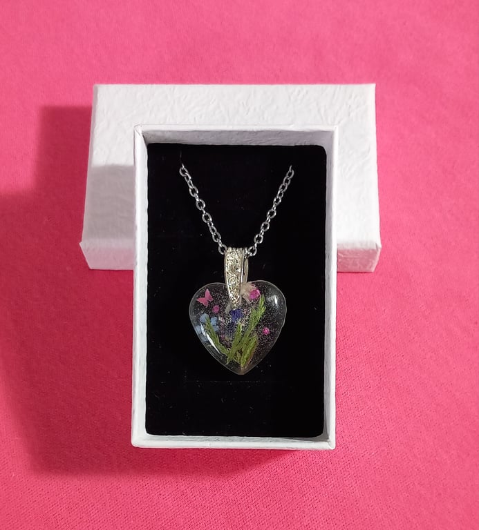 Dried flower Heart resin necklace, Tiny flower pendant