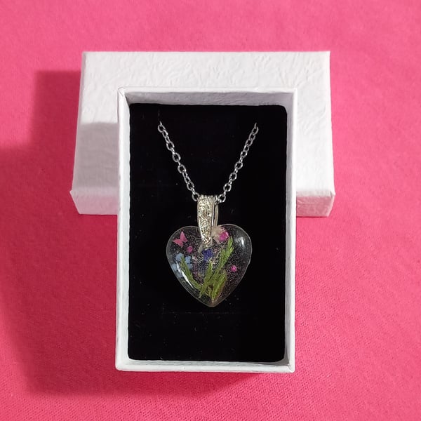 Dried flower Heart resin necklace, Tiny flower pendant