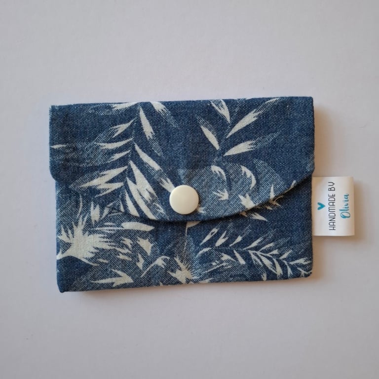 Card holder in chambray type fabric 