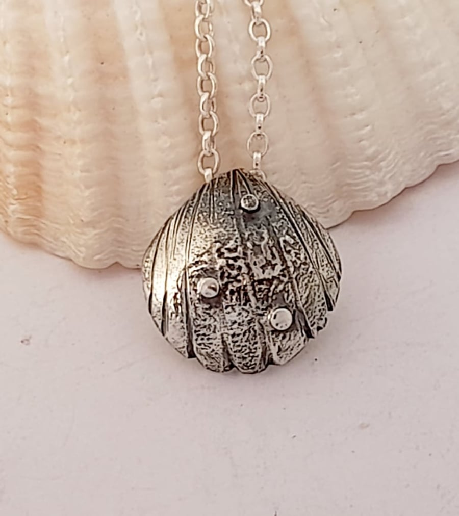 Mini Textured Cockle Shell pendant