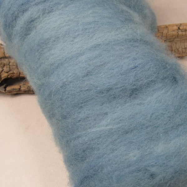 10g Naturally Dyed Light Indigo Blue Llanwenog Felting Wool