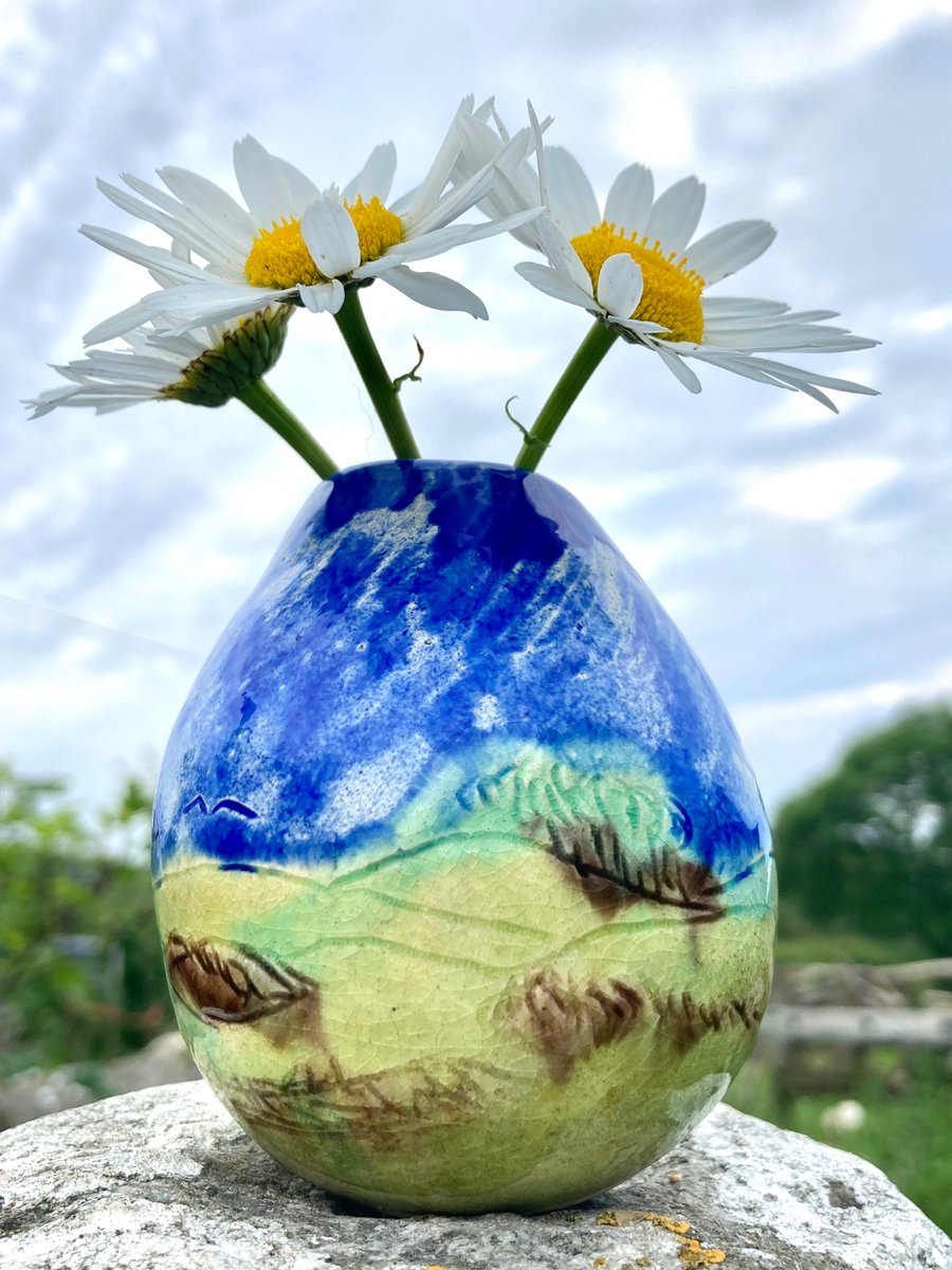 Scenic design bud vase 