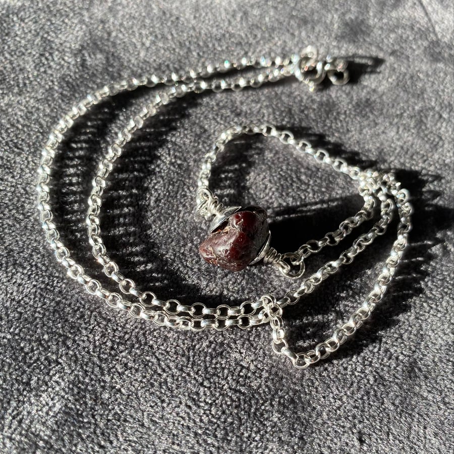 Thames garnet bead necklace