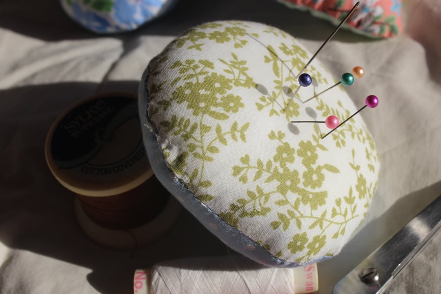 Green Flower, Blue and White Polka Dot Round Pin Cushion