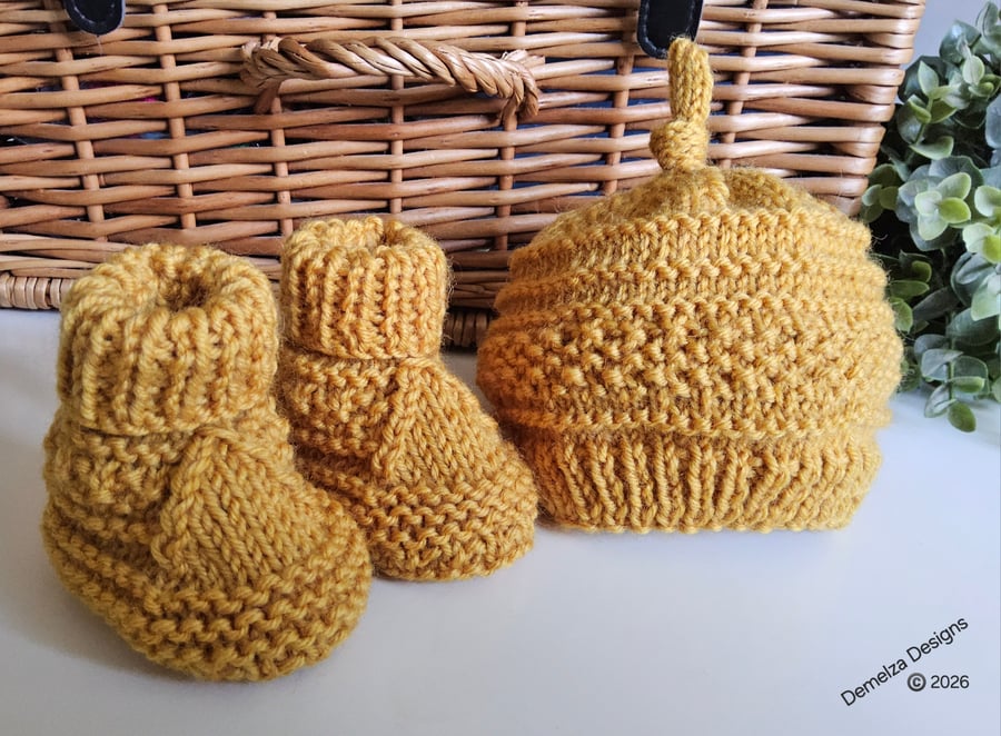 Designer Luxury Soft Marino Wool Hat & Booties Set 0-3 months size