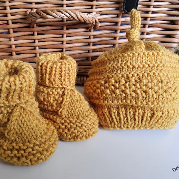 Designer Luxury Soft Marino Wool Hat & Booties Set 0-3 months size